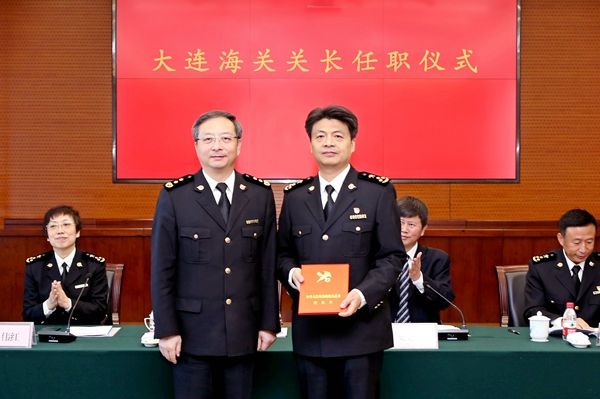署领导专辑 署领导专辑 胡伟 参加会议    10月12日,海关总署副署长