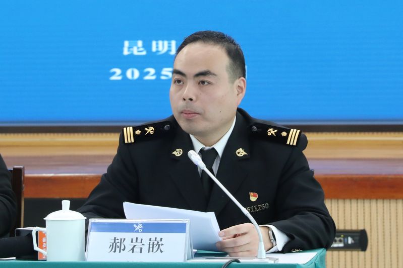 综合业务处副处长郝岩嵌