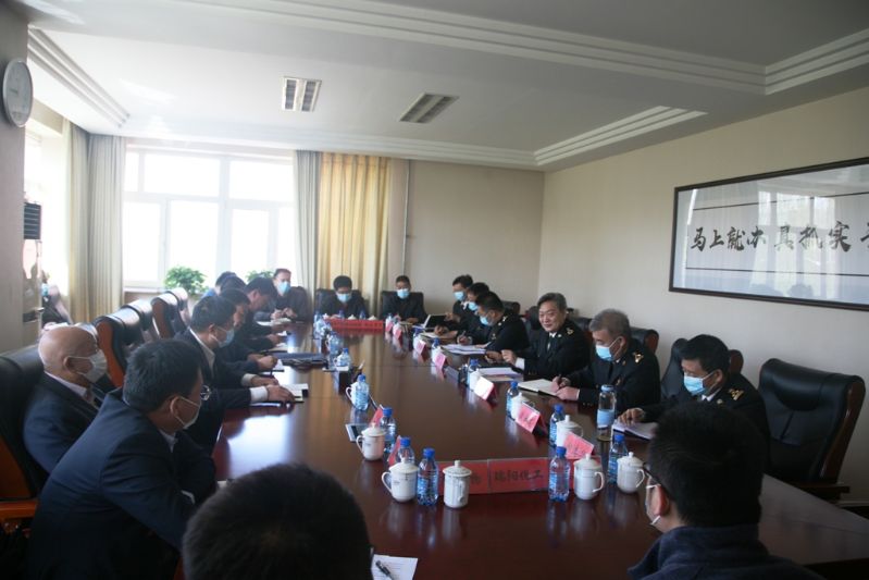 4月30日关长党委书记齐亚洲在赤峰海关召开我为群众办实事实践活动